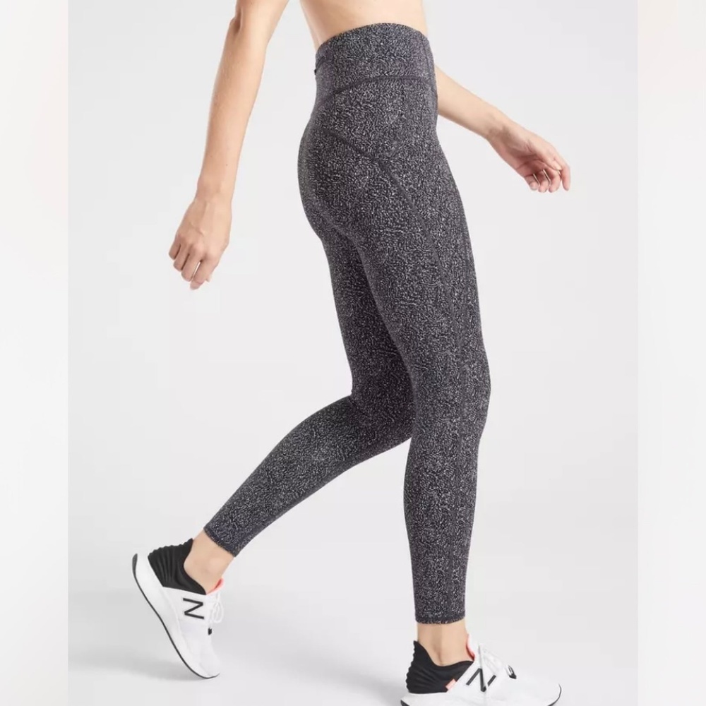Athleta Women’s Black & White Lightning Static 7/8 Tight Leggings, Size Medium